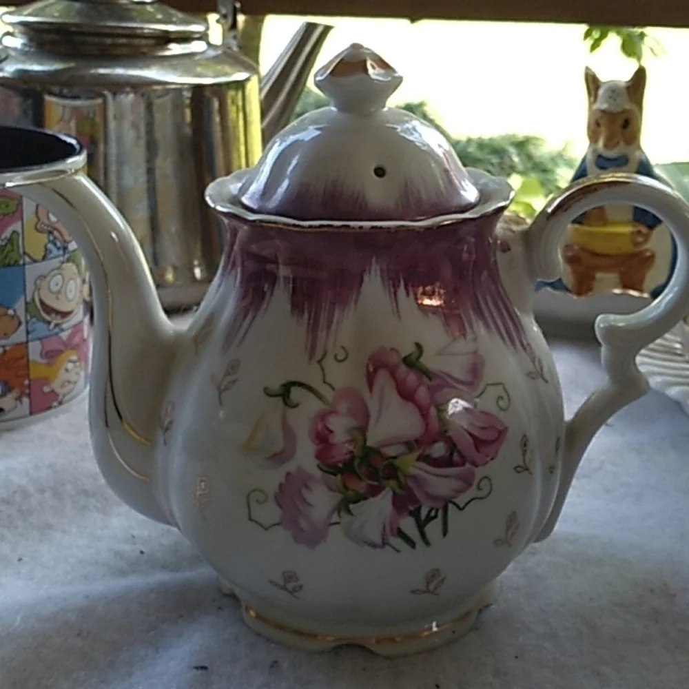 Vintage Royal Crown Fine China 3970 purple gold tea pot